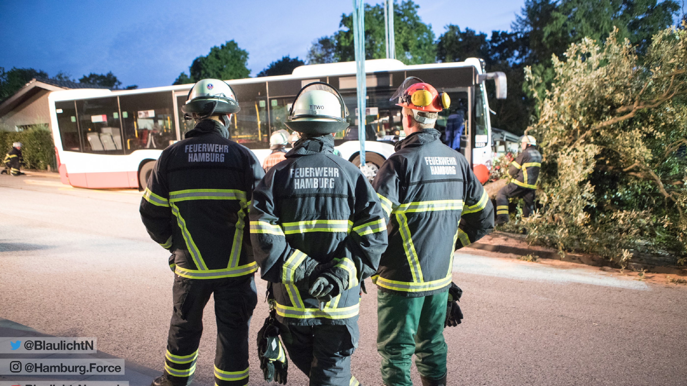 Umfangreiche Bergung eines HVV Busses