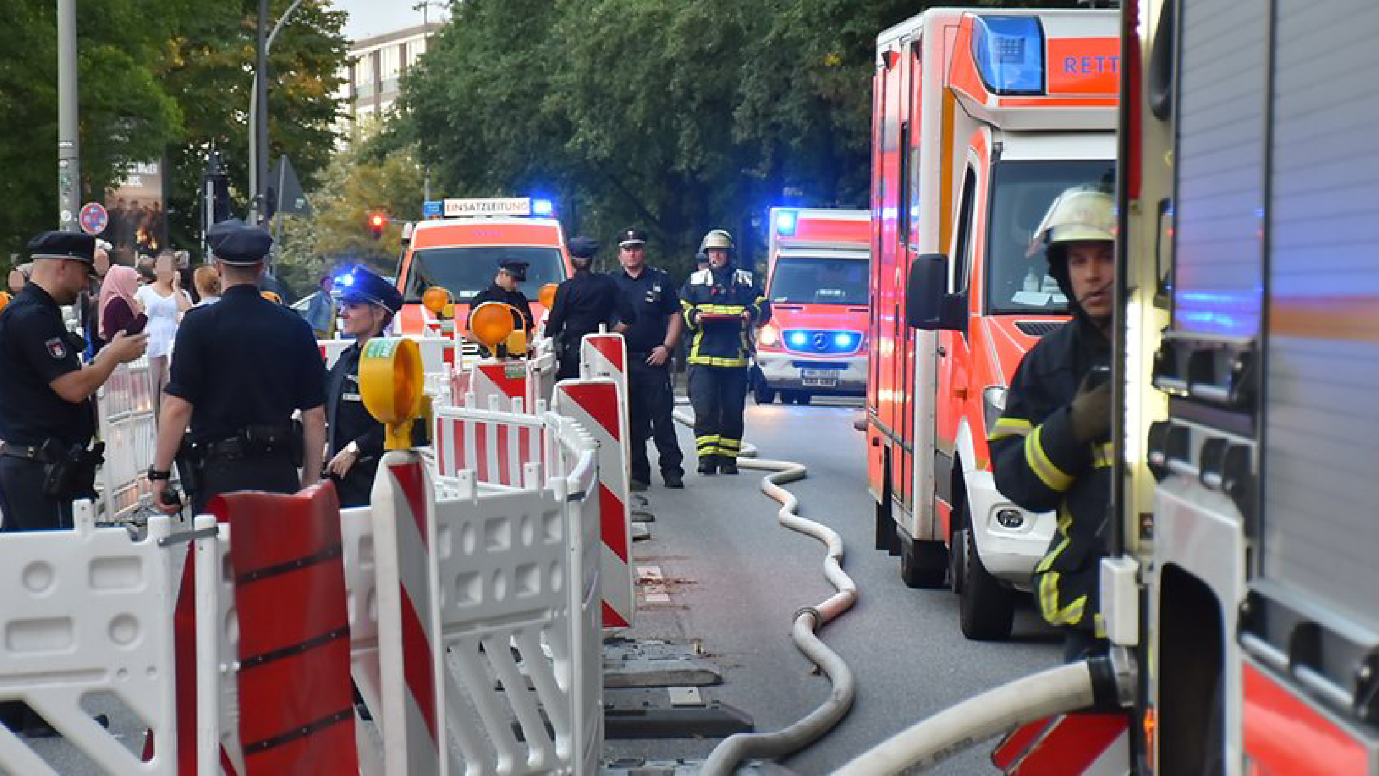 Starke Rauchausbreitung erschwert Löschmaßnahmen