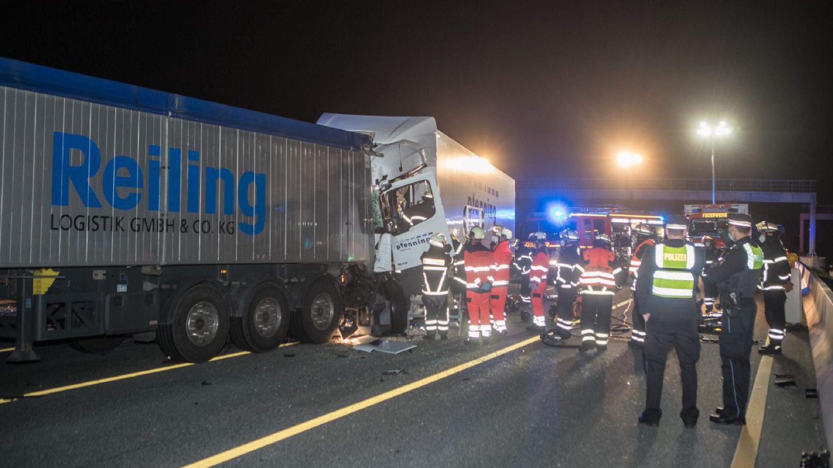 Technische Rettung nach Auffahrunfall