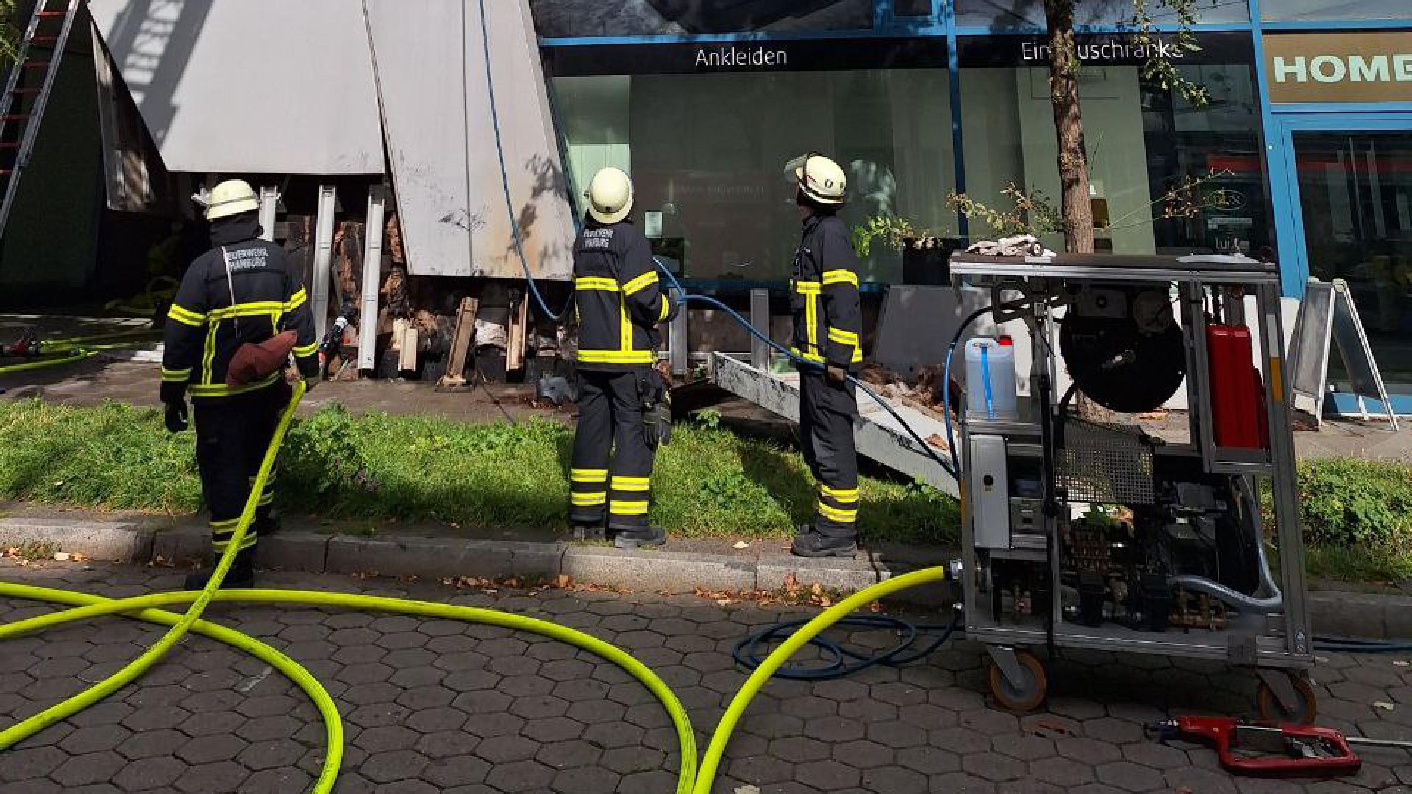 Cobra-Einsatz bei Fassadenbrand