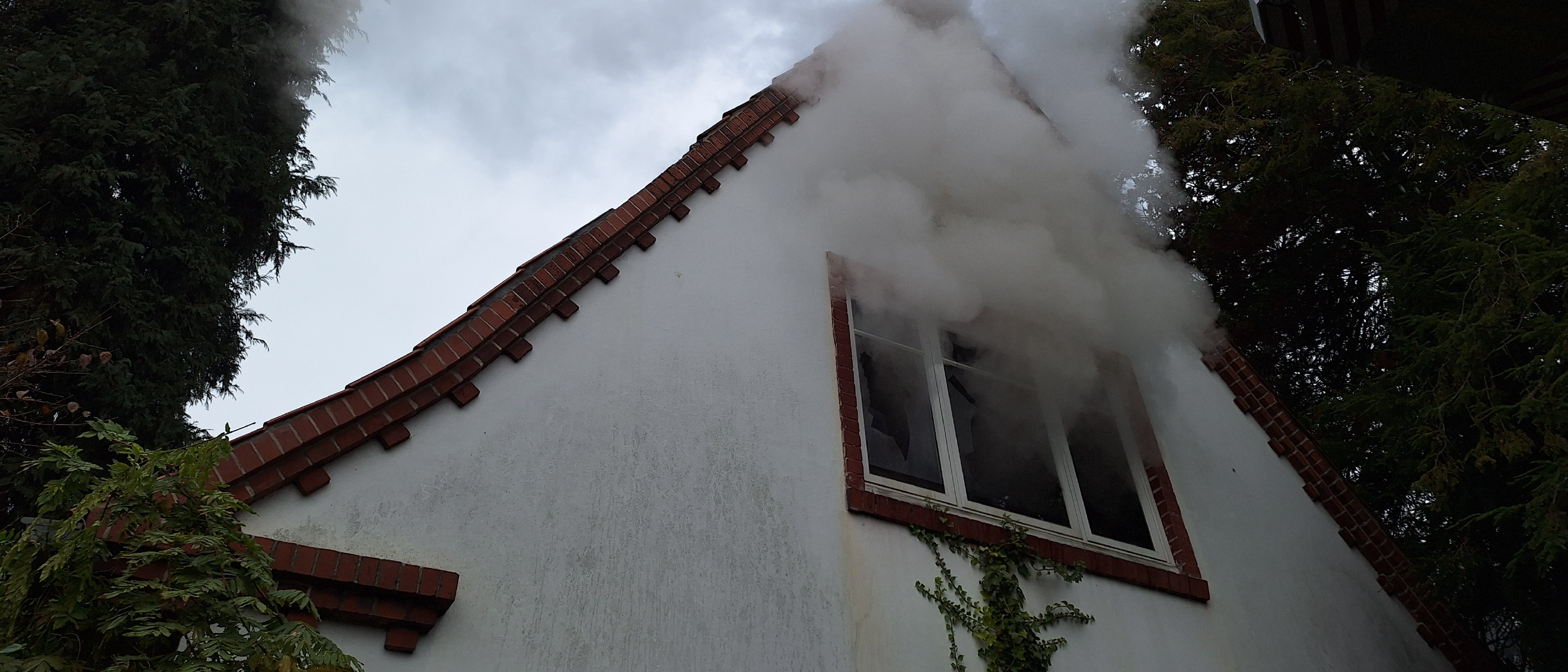 Gemeldeter Dachstuhlbrand in Hummelsbüttel