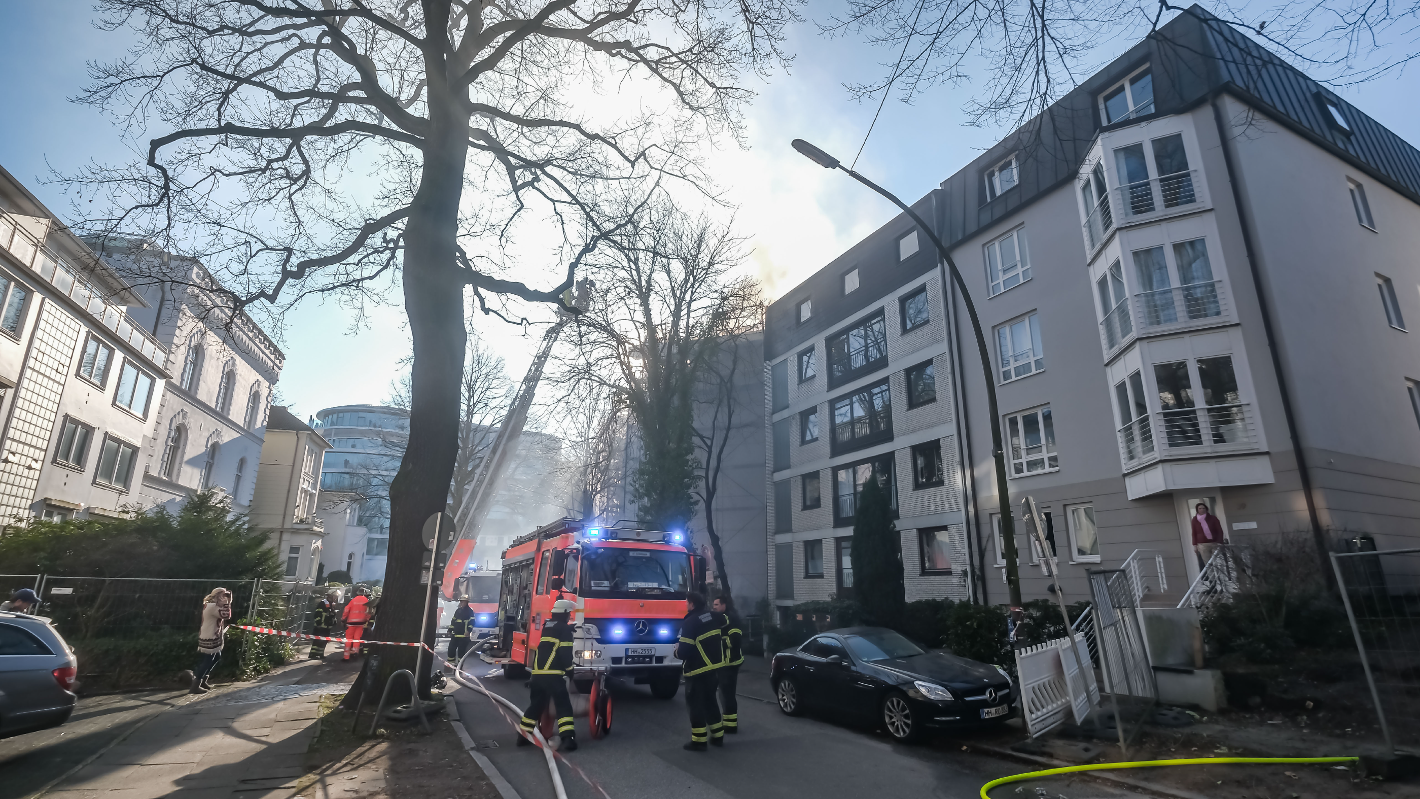 Feuer 3. Alarm brennt Dach - Einsatz Cobra-System