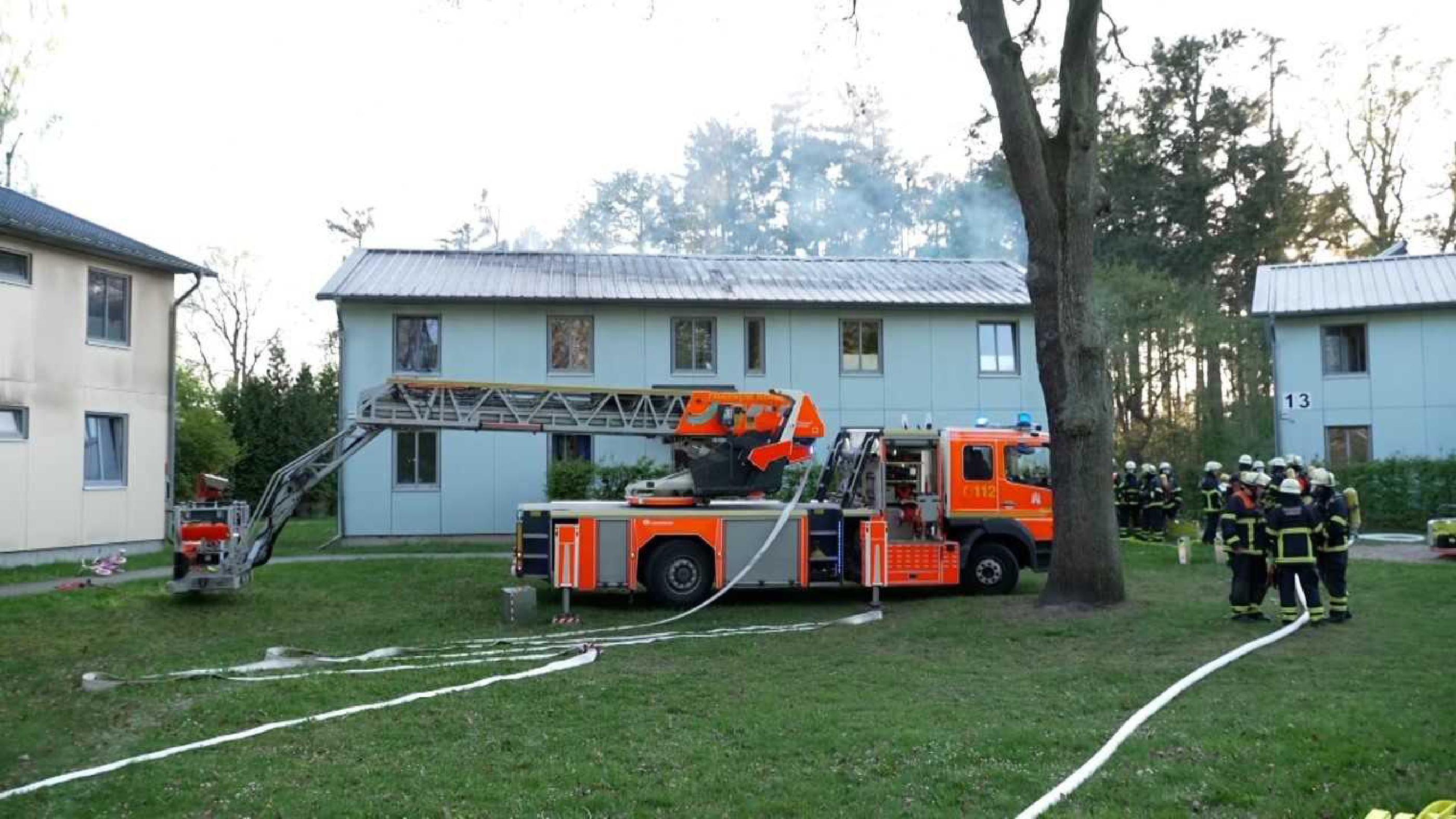 Ausgedehnter Gebäudebrand in Wohnunterkunft