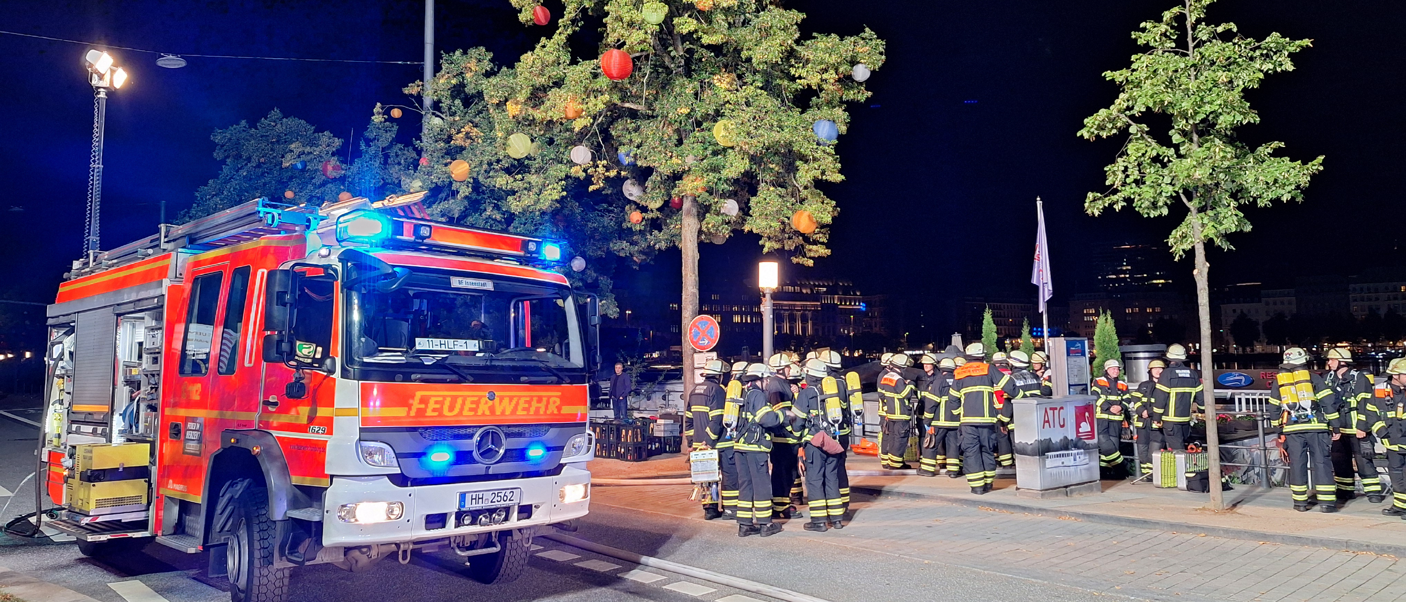 Feuer auf Restaurantschiff