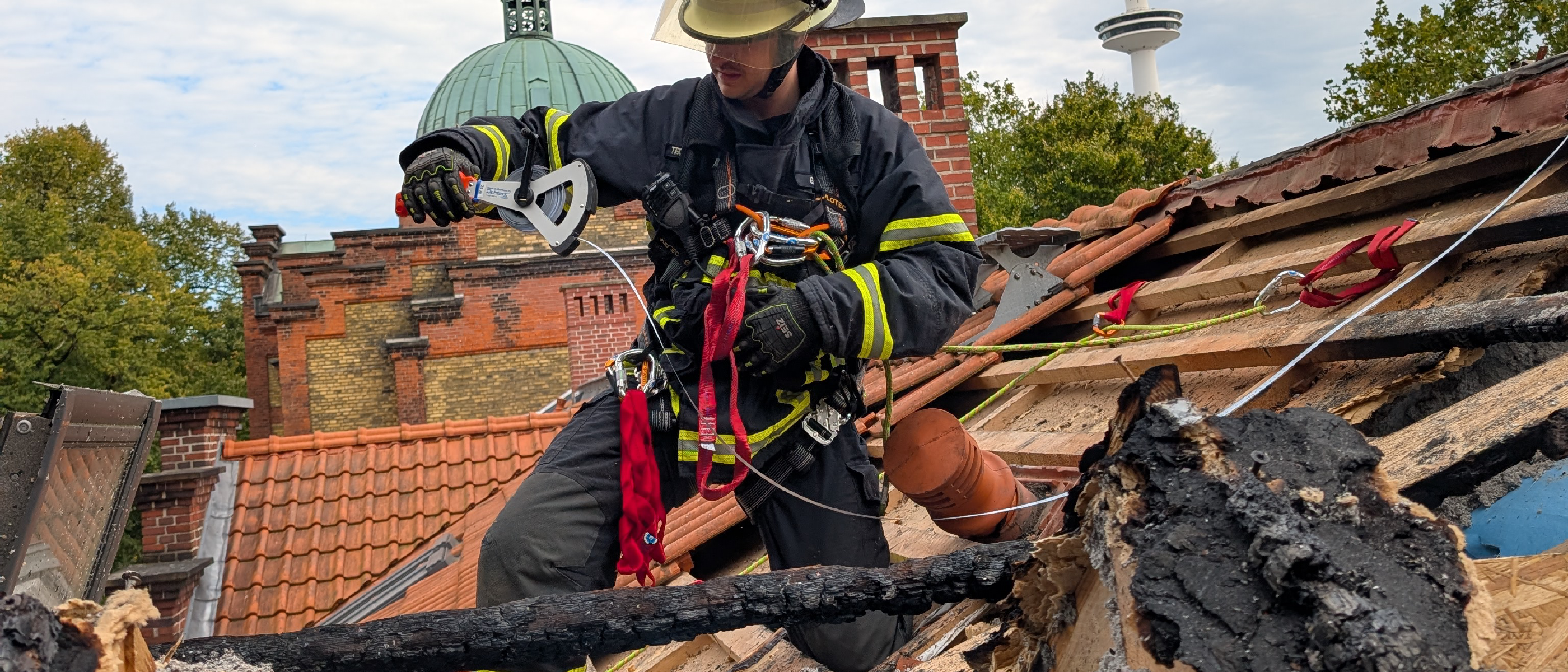Aufwändige Konstruktion eines Notdaches