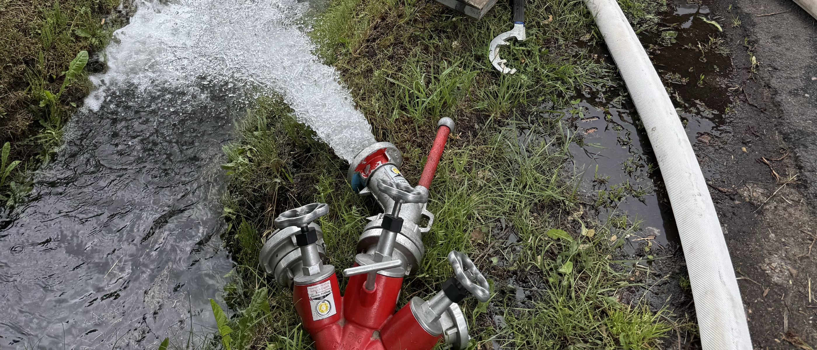 Keller vollständig unter Wasser - Premiere für den Spannungswarner